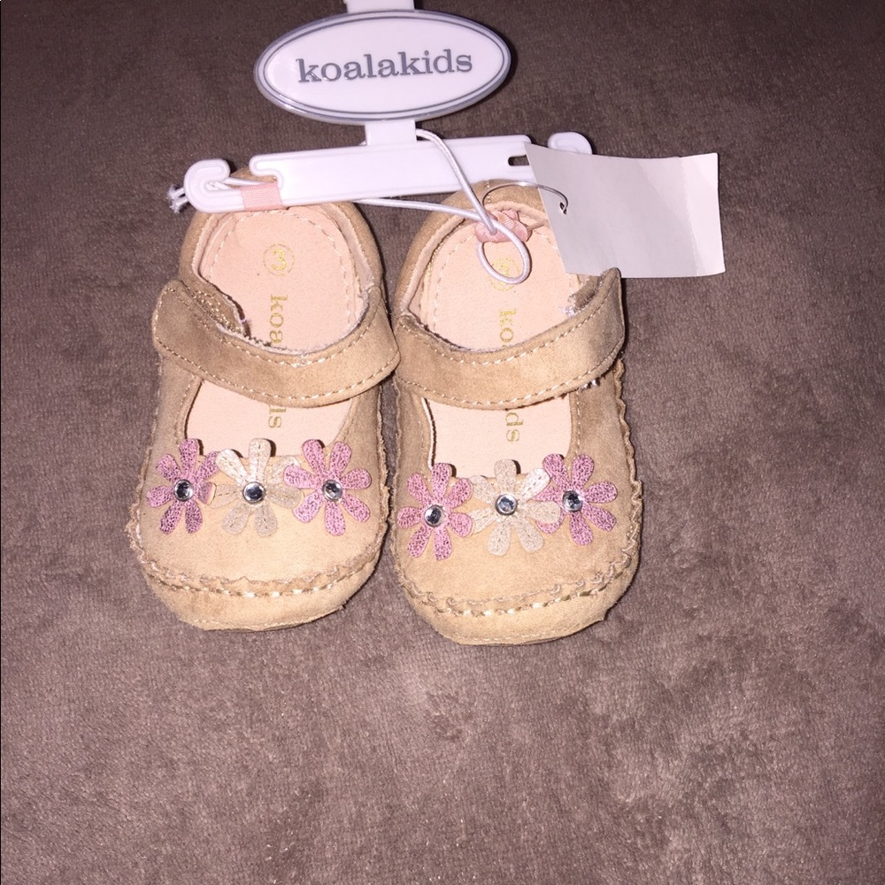Tan babygirl shoes 🌸 🌺
